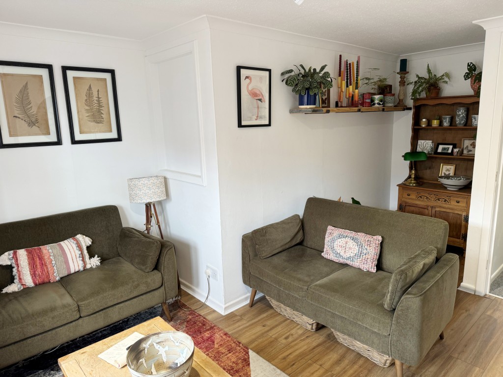 Lot: 27 - SHOP AND TWO-BEDROOM FLAT FOR INVESTMENT - Living room with white painted walls and wood effect flooring